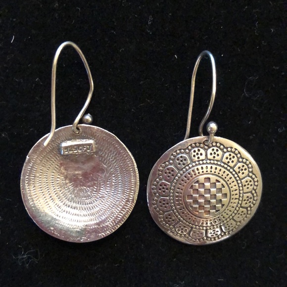 Sterling silver beautifully designed disk earrings. - Picture 2 of 3
